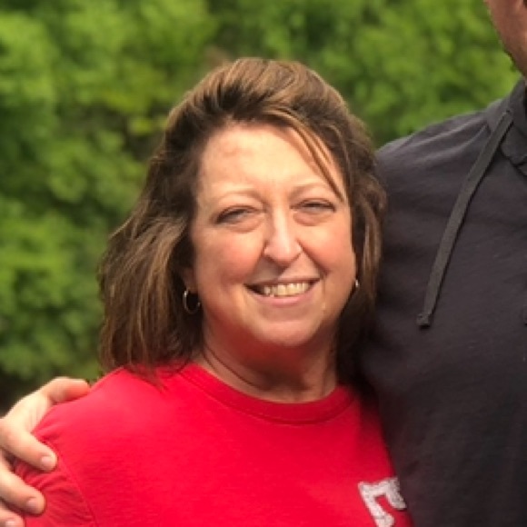 Profile Picture of Bobbi Honaker (@bhonaker276) on Poshmark