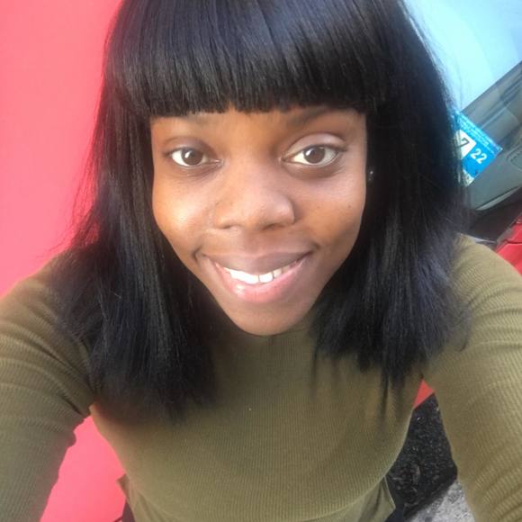 Profile Picture of Dee Joseph (@dee_joseph) on Poshmark