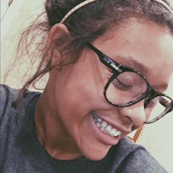 Profile Picture of Taylor Farrell (@taytayyyyyyyyy) on Poshmark