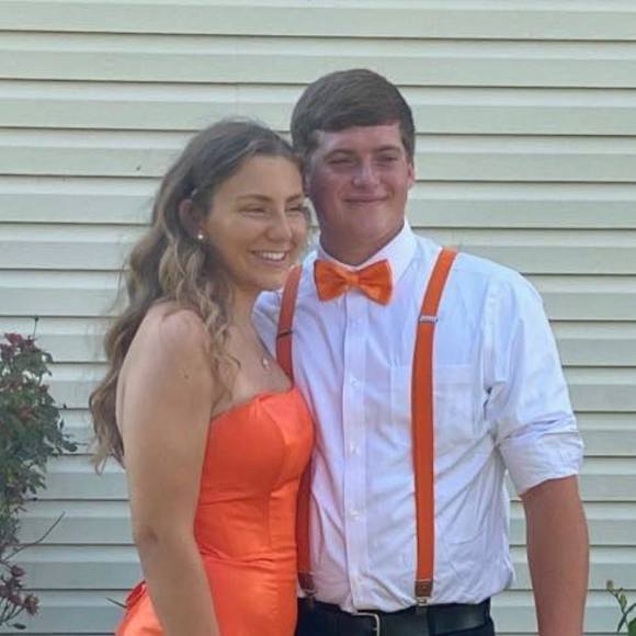 Profile Picture of Devon Edwards (@hvftyjbb) on Poshmark