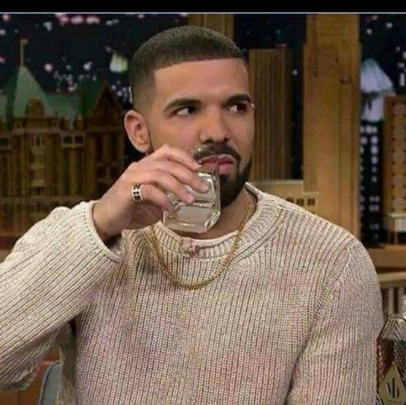 Profile Picture of Nicole Gordin (@geenk23) on Poshmark