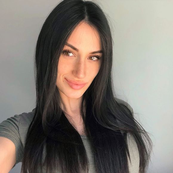 Profile Picture of Alexis Guzzone (@lexieeeeex3x0) on Poshmark