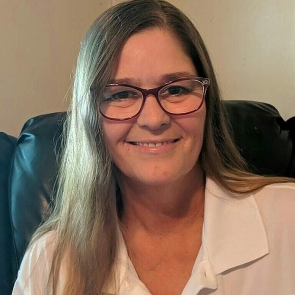 Profile Picture of Cheri Hopper (@rockmama963) on Poshmark