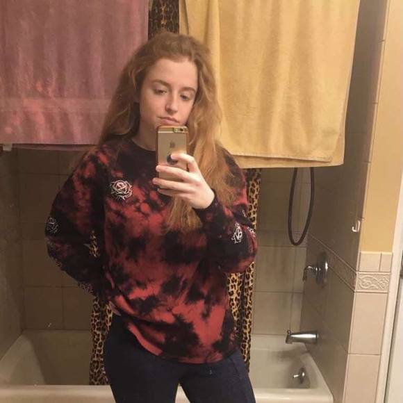 Profile Picture of Amanda Lorusso (@goamanda2018) on Poshmark