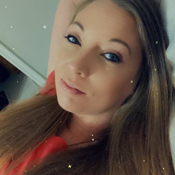 Profile Picture of Amanda Epperson (@amandaeppers428) on Poshmark