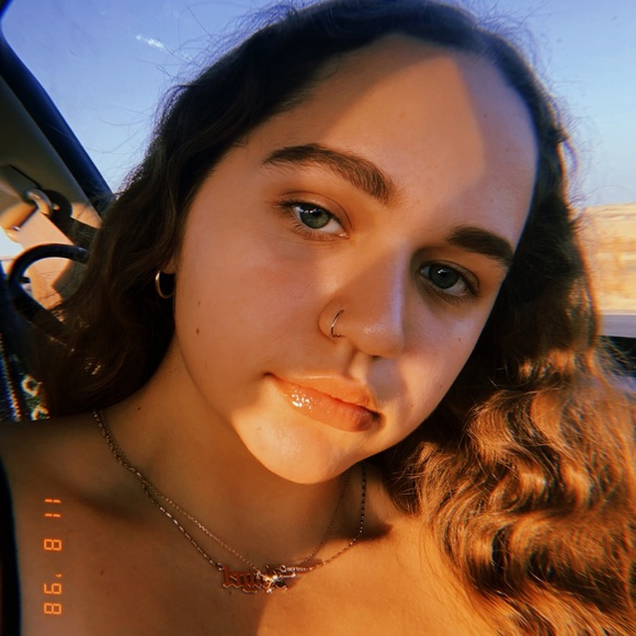 Profile Picture of Alexa Sisco (@a1exahs) on Poshmark