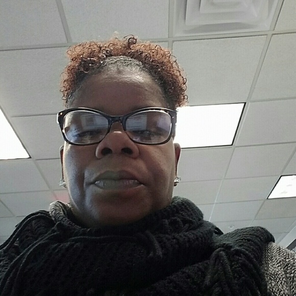 Profile Picture of Nicole Fenison (@msnikki1273) on Poshmark