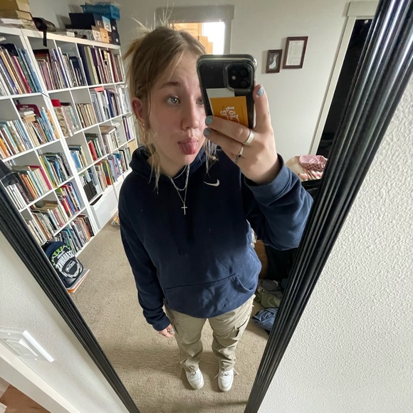 Profile Picture of Samantha Tolsma (@samantha_tolsma) on Poshmark