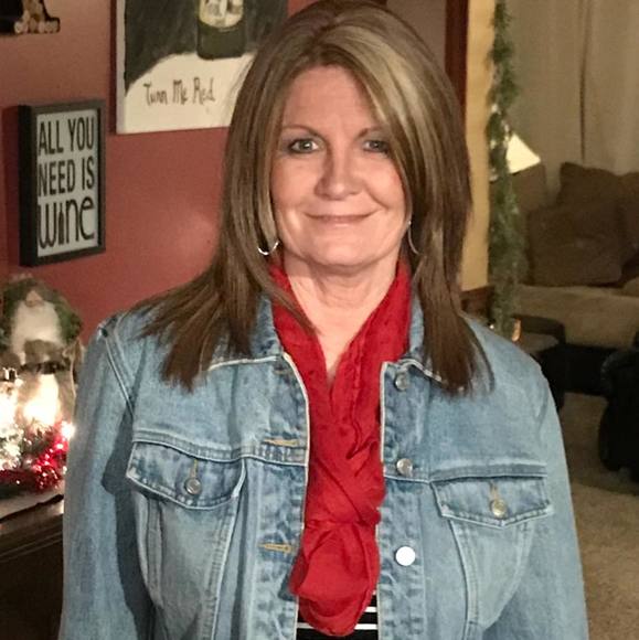 Profile Picture of Angie Carlisle hess (@akhess1267) on Poshmark