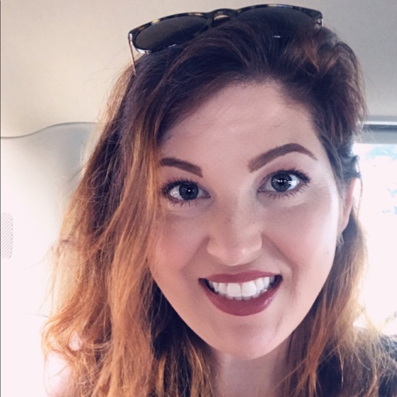 Profile Picture of Crystal Lequieu (@crystallequieu) on Poshmark