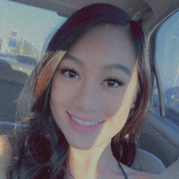 Profile Picture of Jannie Nigoza (@jannien) on Poshmark