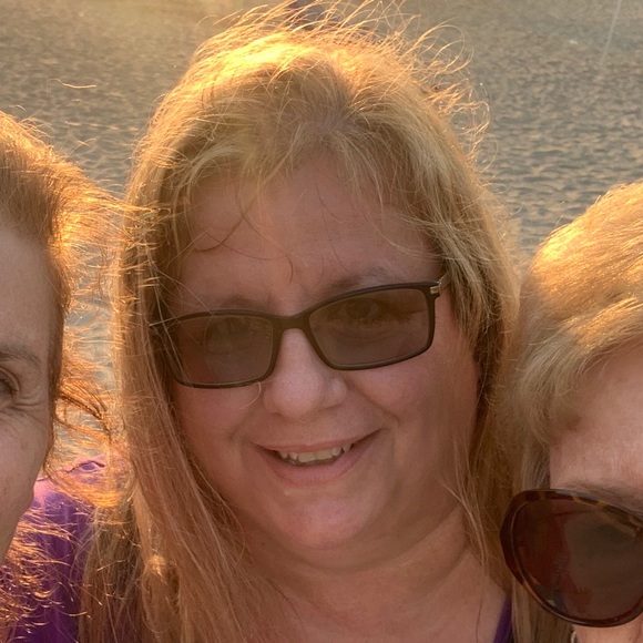Profile Picture of Barb Groark (@chickie917) on Poshmark