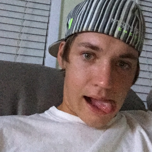 Profile Picture of Jared Averella (@jaybird91392) on Poshmark