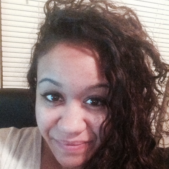 Profile Picture of Nicole Tazwell (@tazwell86) on Poshmark