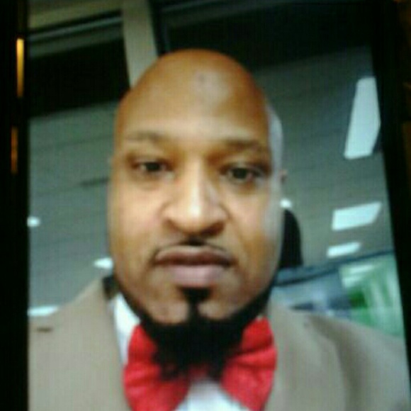 Profile Picture of Lonell Fields (@lonellfields) on Poshmark