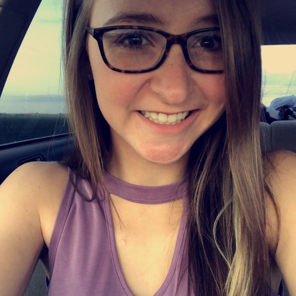 Profile Picture of Whitney Wurdeman (@whitneywurdeman) on Poshmark