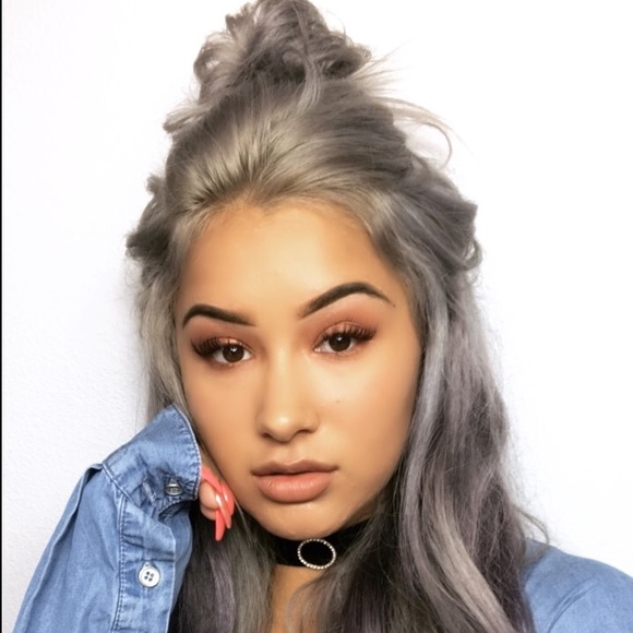 Profile Picture of Amanda Kunzman (@amandaahunnn) on Poshmark