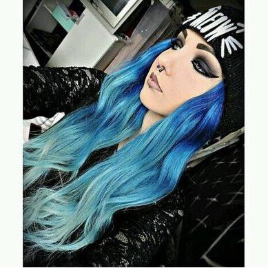 Profile Picture of Violet Quinn (@CryALilStardust) on Twitter