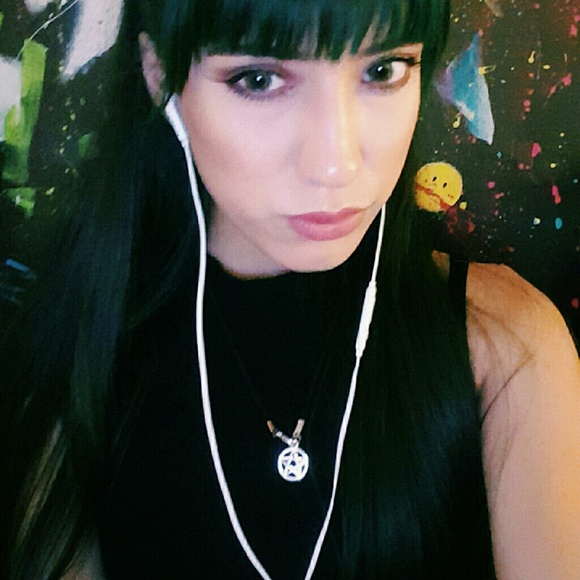 Profile Picture of Alexa Fernandez (@fingercondomsz) on Poshmark