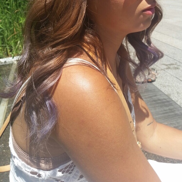 Profile Picture of Stephanie Simon (@stuffknee) on Poshmark