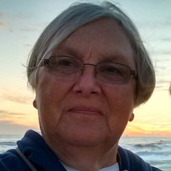 Profile Picture of Julie Koviack (@jjkoviack) on Poshmark