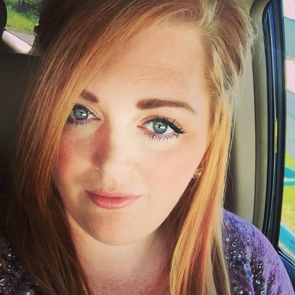 Profile Picture of Kaley Smith (@kaleysmith1124) on Poshmark
