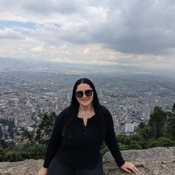 Profile Picture of Arianna Tizoc (@ariannatizoc) on Poshmark