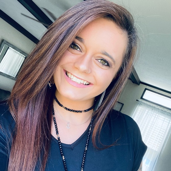 Profile Picture of Haley Chaney (@haleybrooks4) on Poshmark