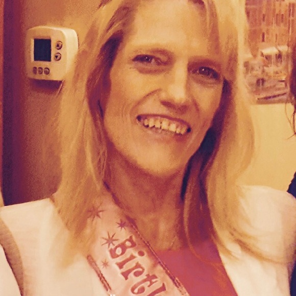 Profile Picture of Mary Hogrebe (@maryhogrebe) on Poshmark