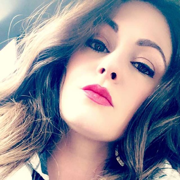 Profile Picture of Jen Bradshaw (@ja15brad) on Poshmark
