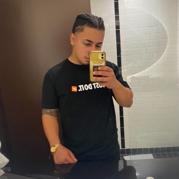 Profile Picture of Derek Gonzalez (@derekgzl) on Poshmark