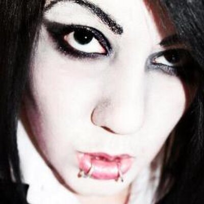 Profile Picture of Ember Thompson (@EmberBefore) on Twitter