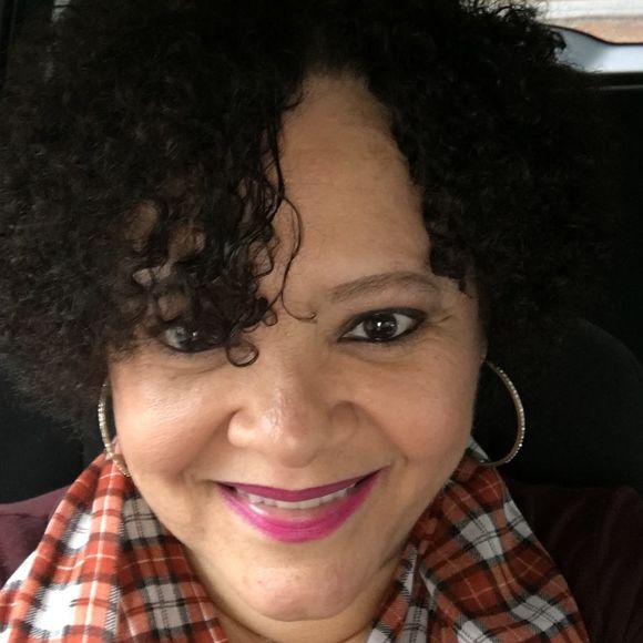 Profile Picture of Mattie Seals (@magic4ya2014) on Poshmark