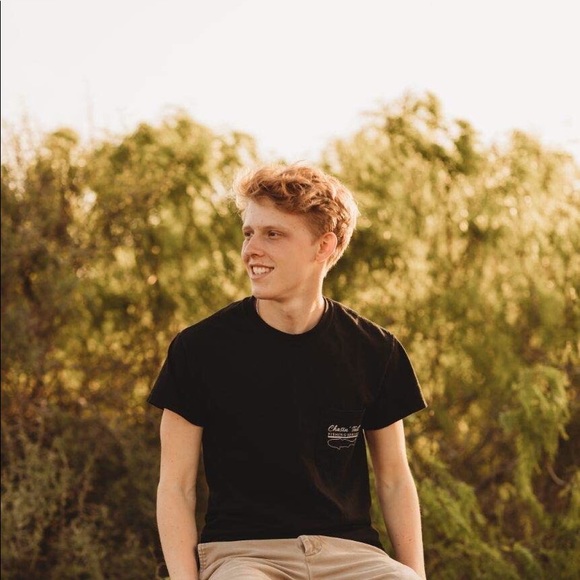 Profile Picture of Daniel Hargon (@dwhargon) on Poshmark