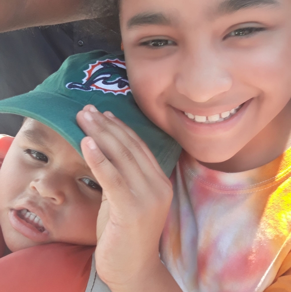 Profile Picture of Cesar Valladares (@cesarvallada652) on Poshmark