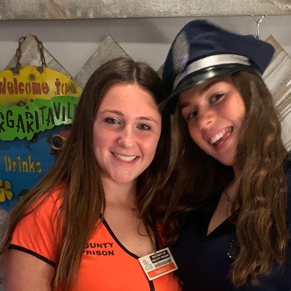 Profile Picture of Rylea Riffert (@rylearoo14) on Poshmark