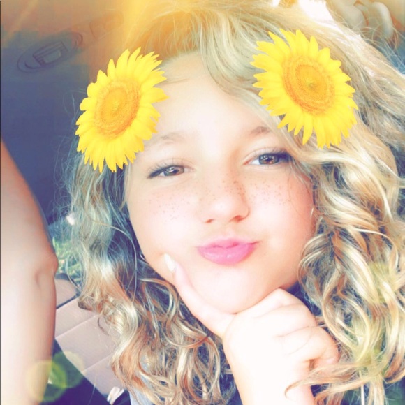 Profile Picture of Kylee Thomas (@kyleethomas18) on Poshmark