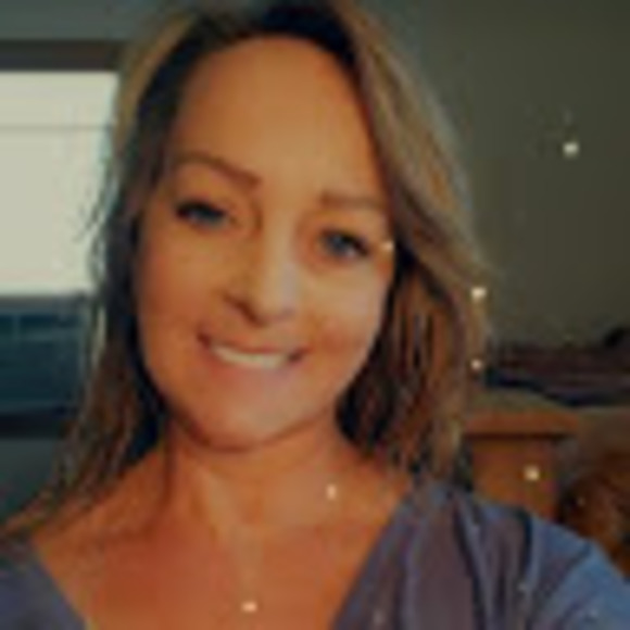 Profile Picture of Tonya Griffith (@tgriffith1966) on Poshmark