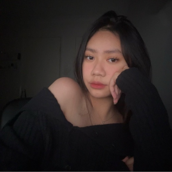 Profile Picture of Cindy Huynh (@cindyhuynh790) on Poshmark