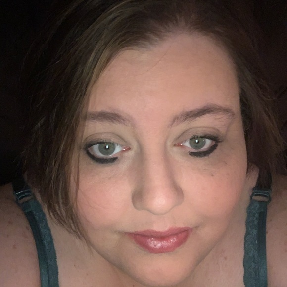 Profile Picture of Lori Seals (@lseals76) on Poshmark