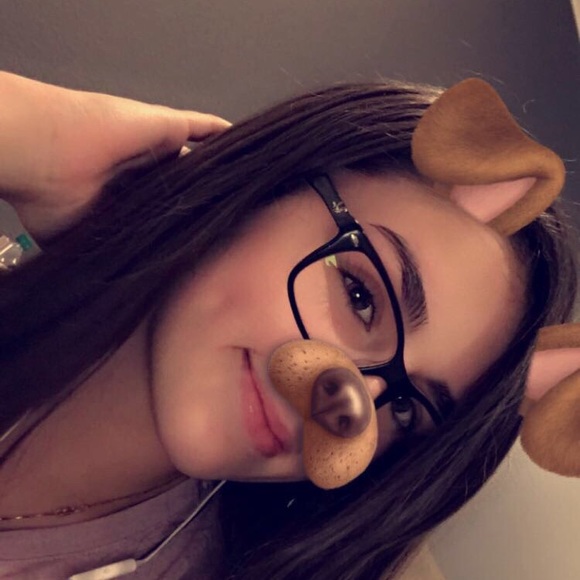 Profile Picture of Brooke Black (@brookiedianne) on Poshmark