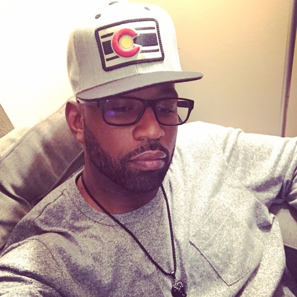 Profile Picture of Detrick Smith (@1_de_artist) on Poshmark