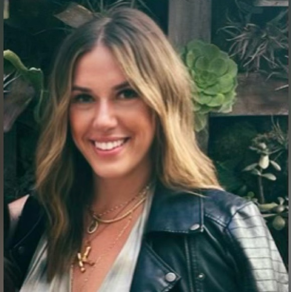 Profile Picture of Kelly Black (@kellyeblack) on Poshmark