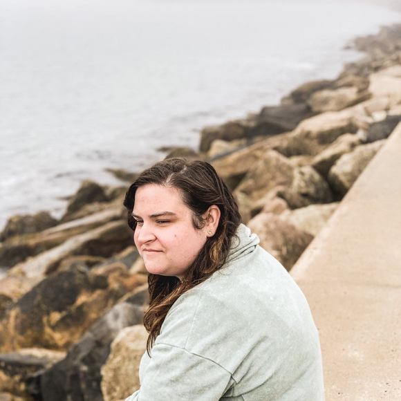 Profile Picture of Caitlin Fitzpatrick (@payneberry) on Poshmark