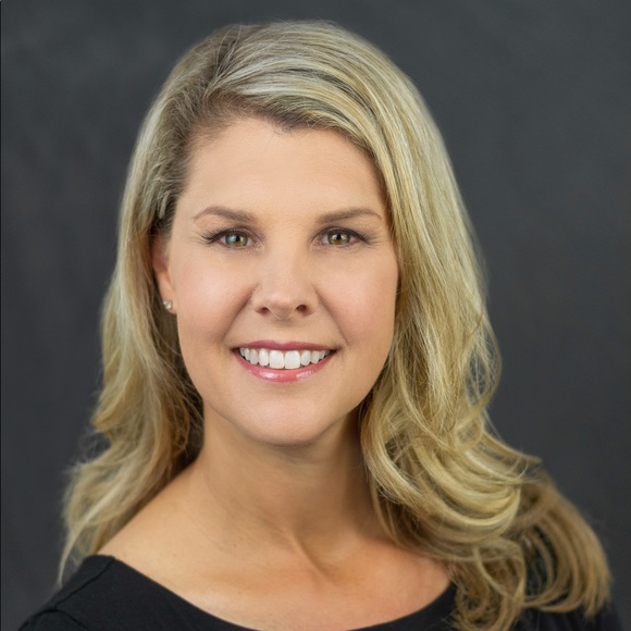 Profile Picture of Lisa Jones (@lisarj74) on Poshmark