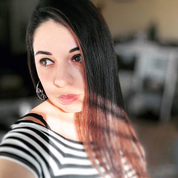 Profile Picture of Kazia Nevzhek (@kazia_nevzhek) on Poshmark