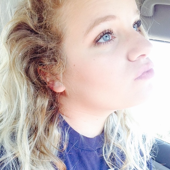 Profile Picture of Haley Burden (@haley_burden) on Poshmark