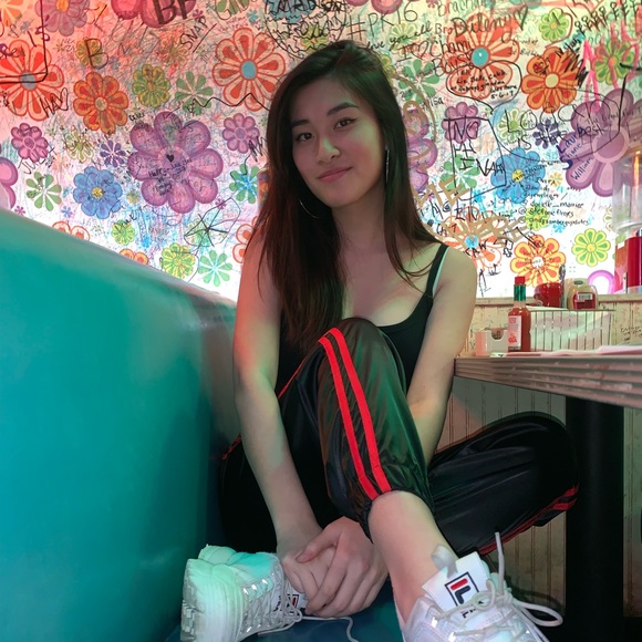 Profile Picture of Ziyuan Zhu (@ziyuanzhu01) on Poshmark