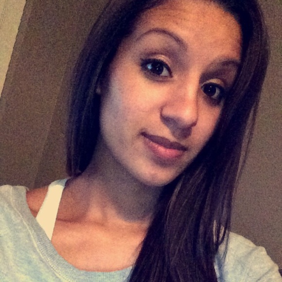 Profile Picture of Cierra Richardson (@cierrar199671) on Poshmark