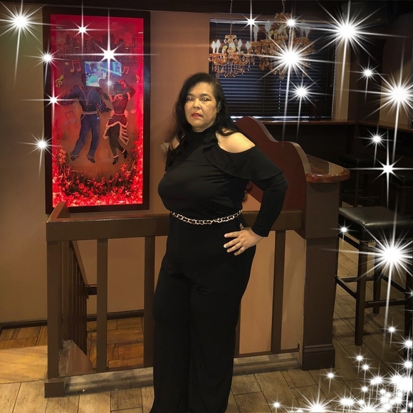 Profile Picture of Minerva Ferreira (@minervaf2011) on Poshmark